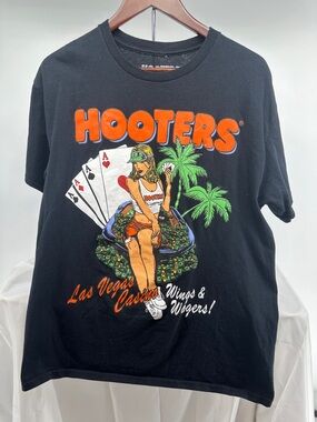 Hooters las Vegas casino tshirt